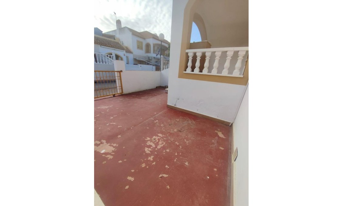 Segunda mano - Bungalow -
Torrevieja - Torretas