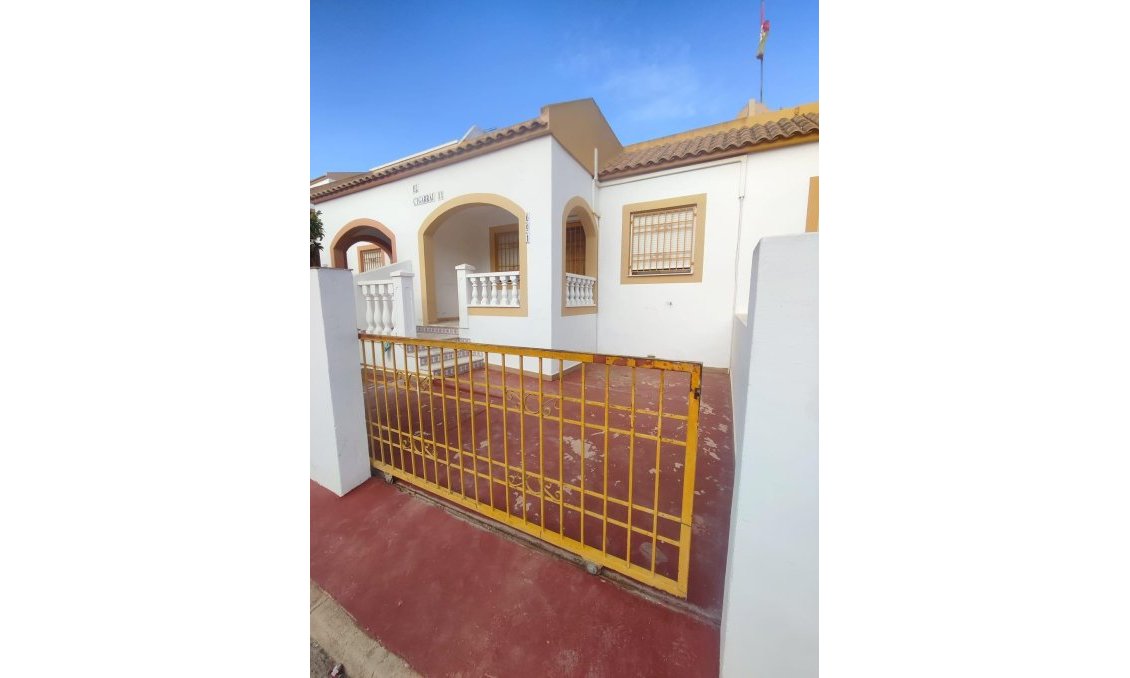 Segunda mano - Bungalow -
Torrevieja - Torretas