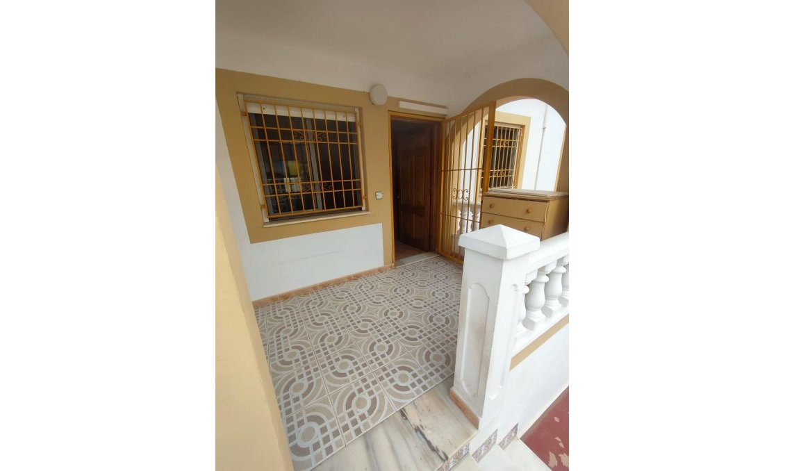Segunda mano - Bungalow -
Torrevieja - Torretas