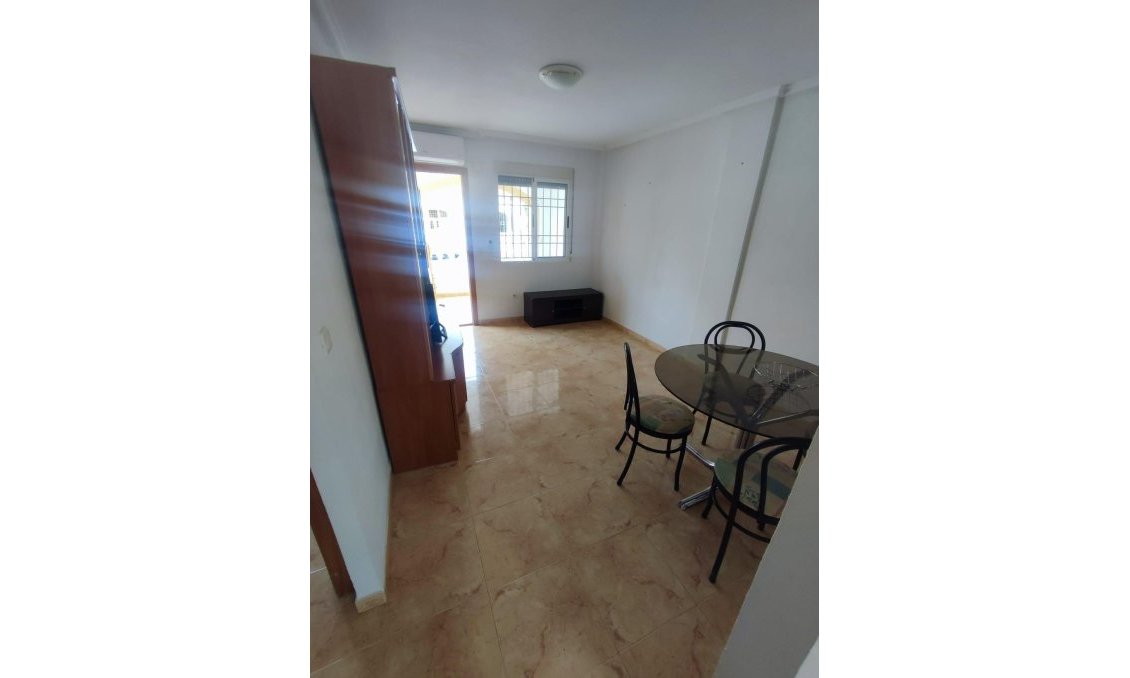 Segunda mano - Bungalow -
Torrevieja - Torretas