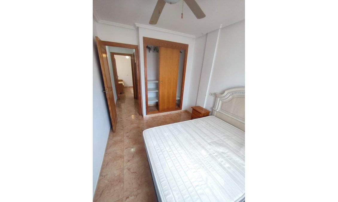 Segunda mano - Bungalow -
Torrevieja - Torretas