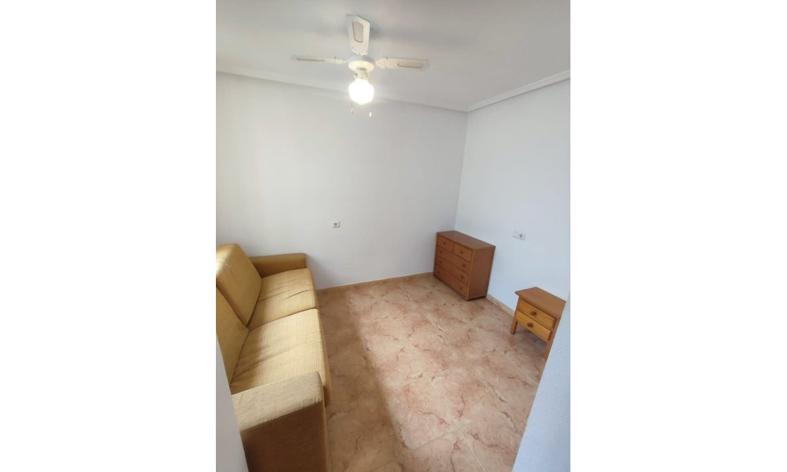 Segunda mano - Bungalow -
Torrevieja - Torretas