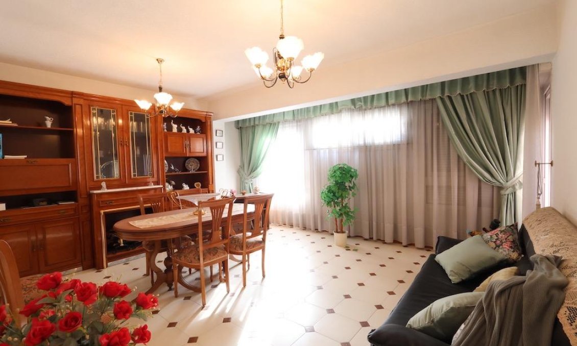 Használt Ingatlanok - Apartman -
Torrevieja - Costa Blanca