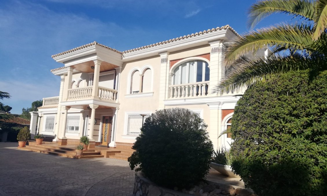 Segunda mano - Villa -
Yecla - Inland
