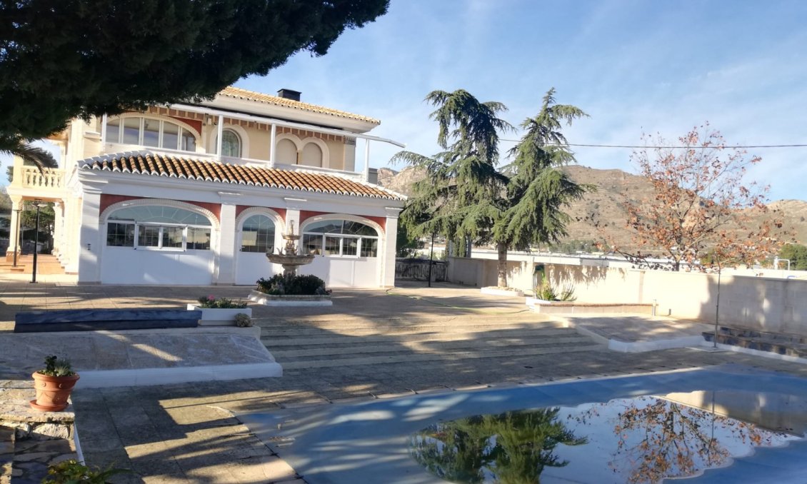 Segunda mano - Villa -
Yecla - Inland