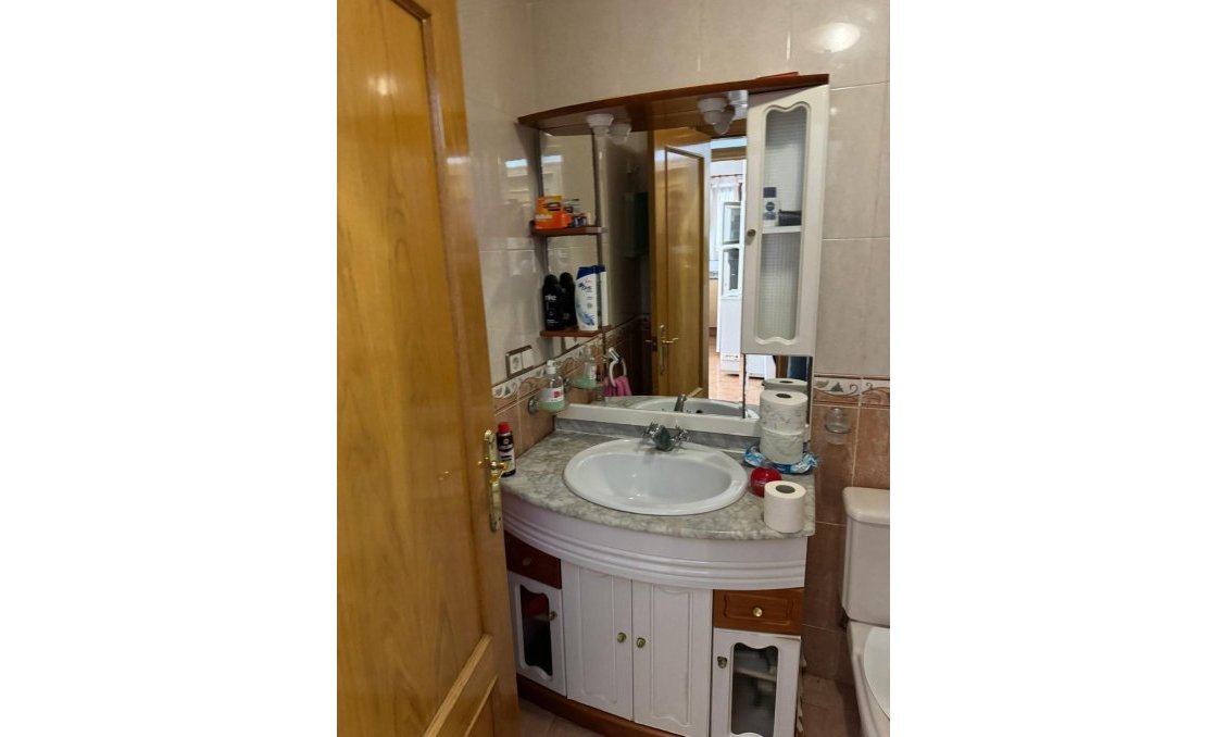 Segunda mano - Apartamento -
Torrevieja - Las Piscinas Naturales