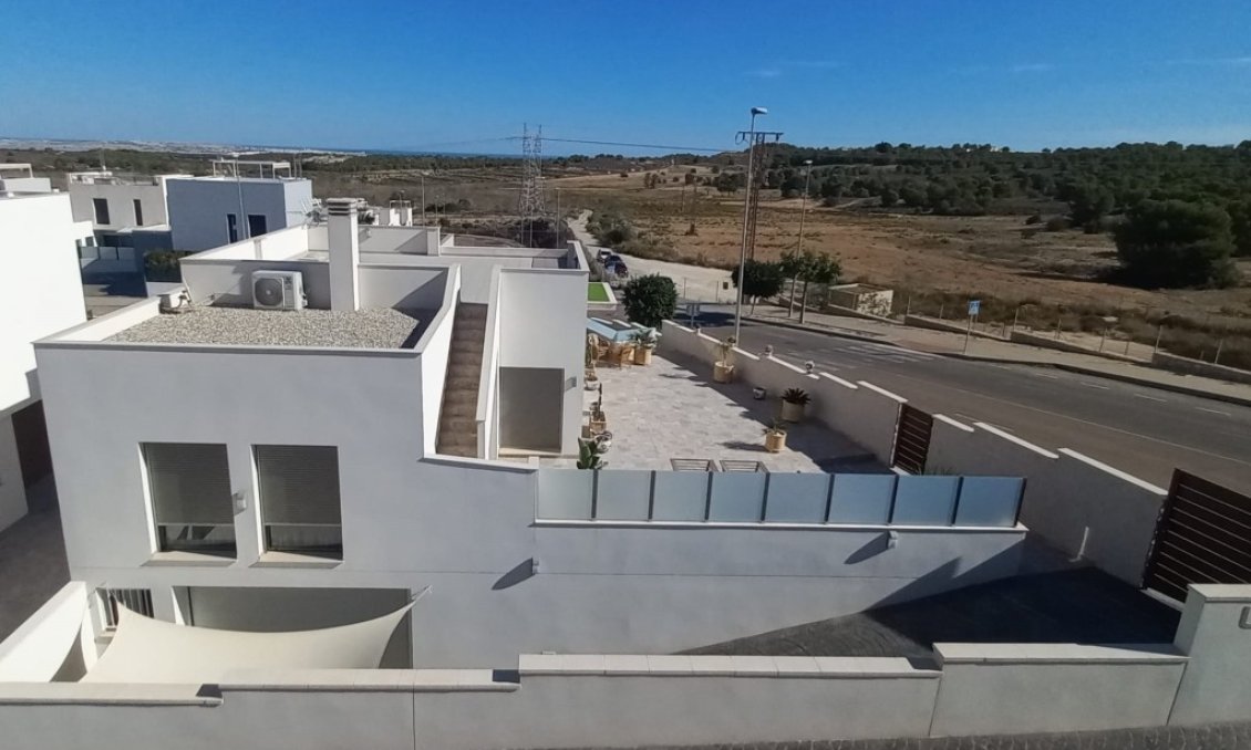 Segunda mano - Villa -
San Miguel de Salinas - Inland