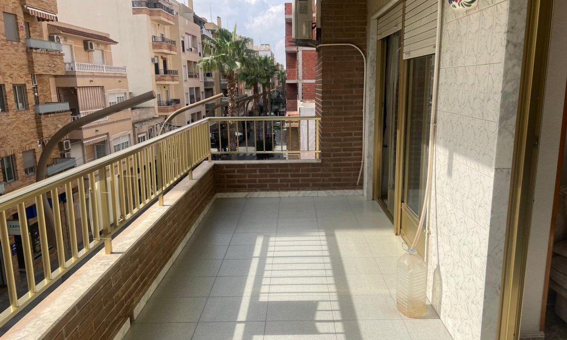 Segunda mano - Apartamento -
Torrevieja - Centro