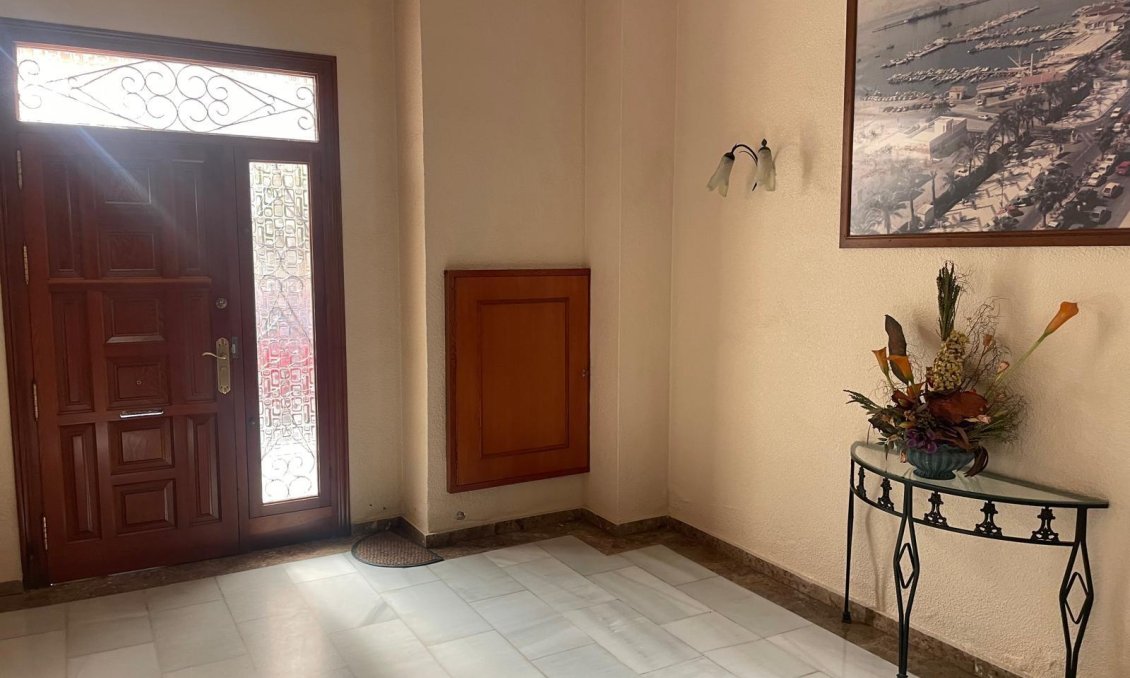 Segunda mano - Apartamento -
Torrevieja - Centro