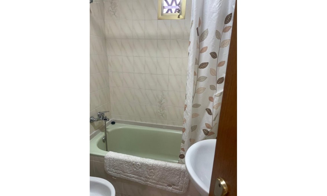 Segunda mano - Apartamento -
Torrevieja - Centro
