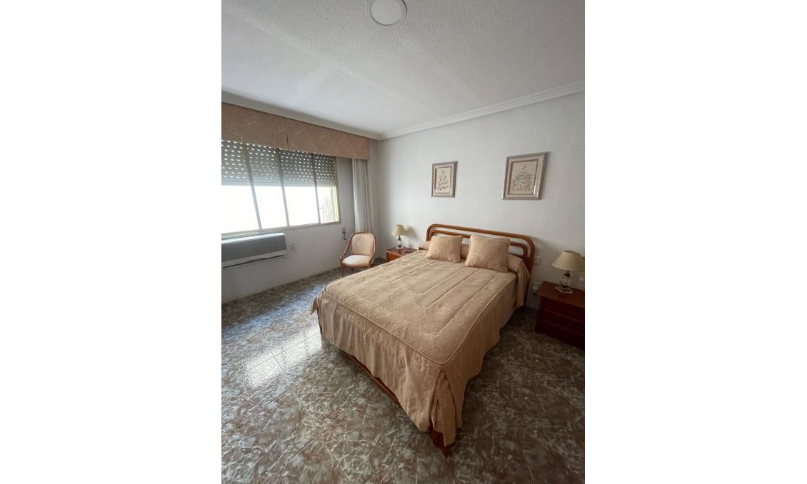 Segunda mano - Apartamento -
Torrevieja - Centro