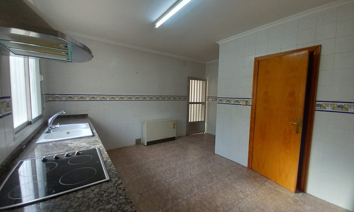 Segunda mano - Town House -
Algueña - Inland