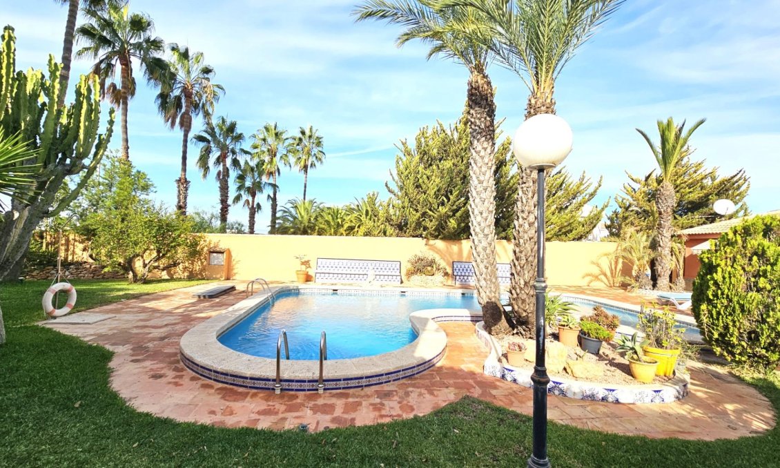 Segunda mano - Villa -
Torrevieja - San Luis