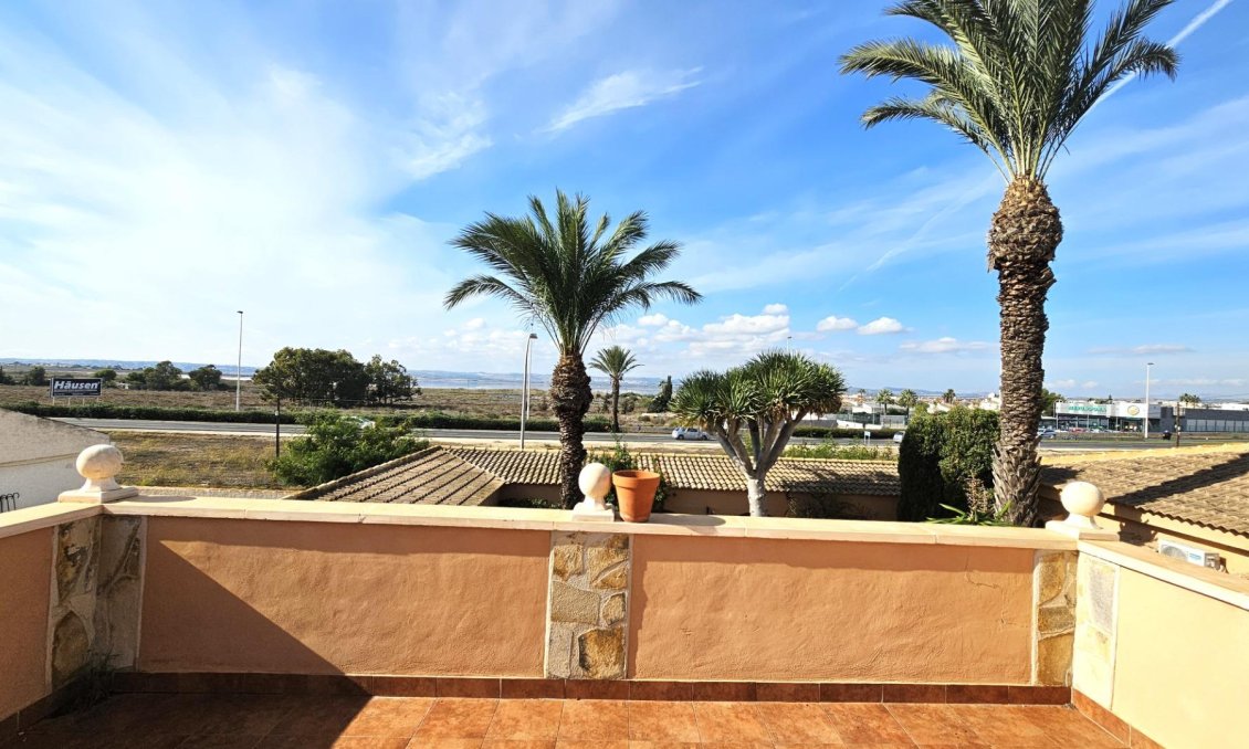 Segunda mano - Villa -
Torrevieja - San Luis