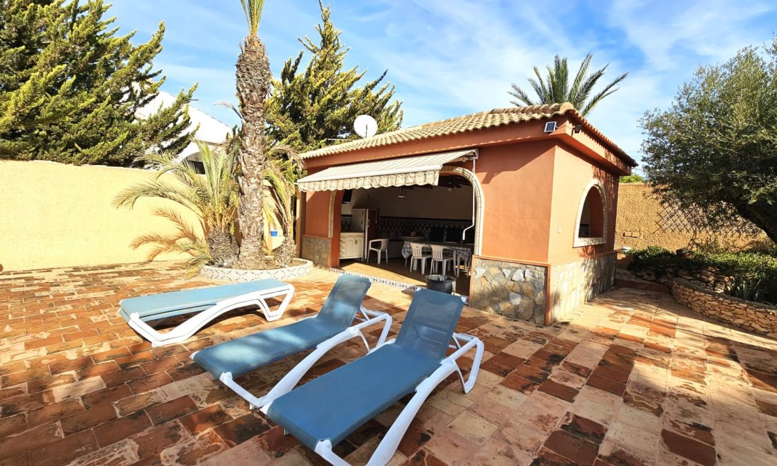 Segunda mano - Villa -
Torrevieja - San Luis