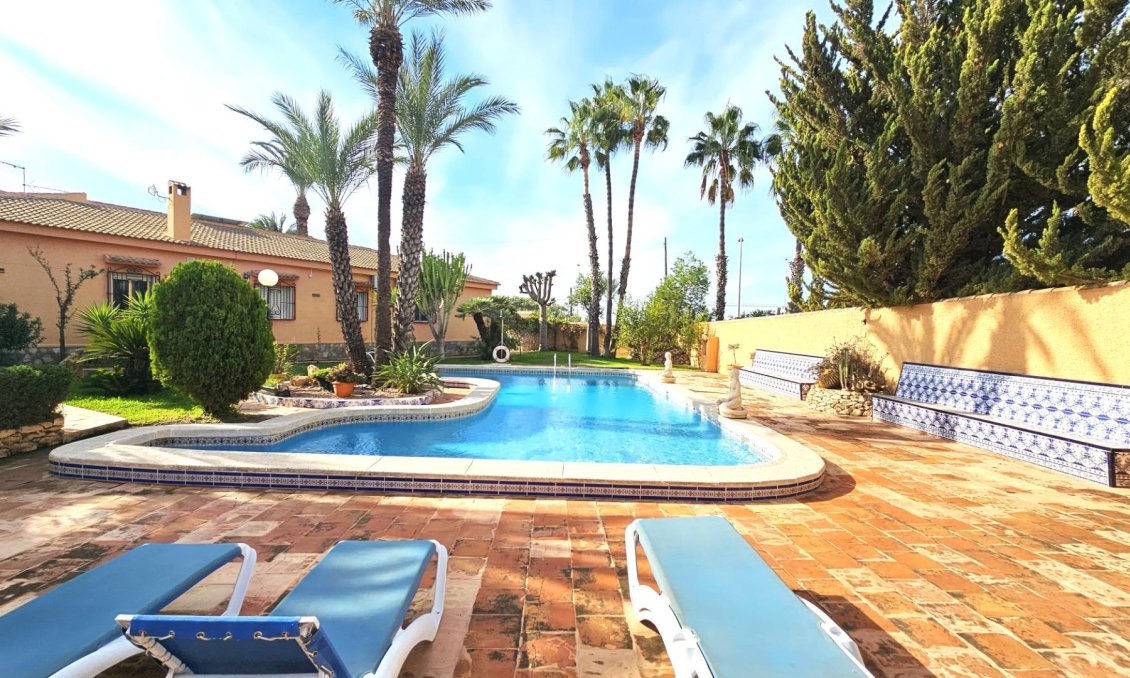 Segunda mano - Villa -
Torrevieja - San Luis