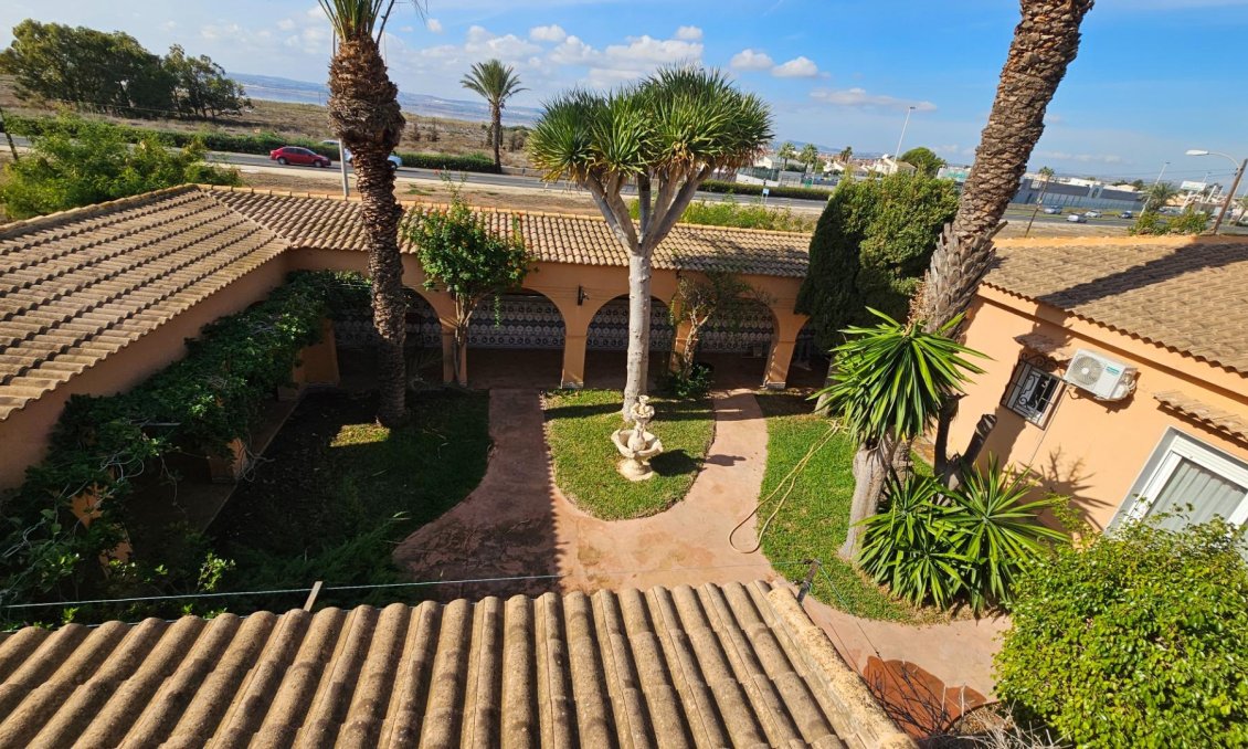 Segunda mano - Villa -
Torrevieja - San Luis