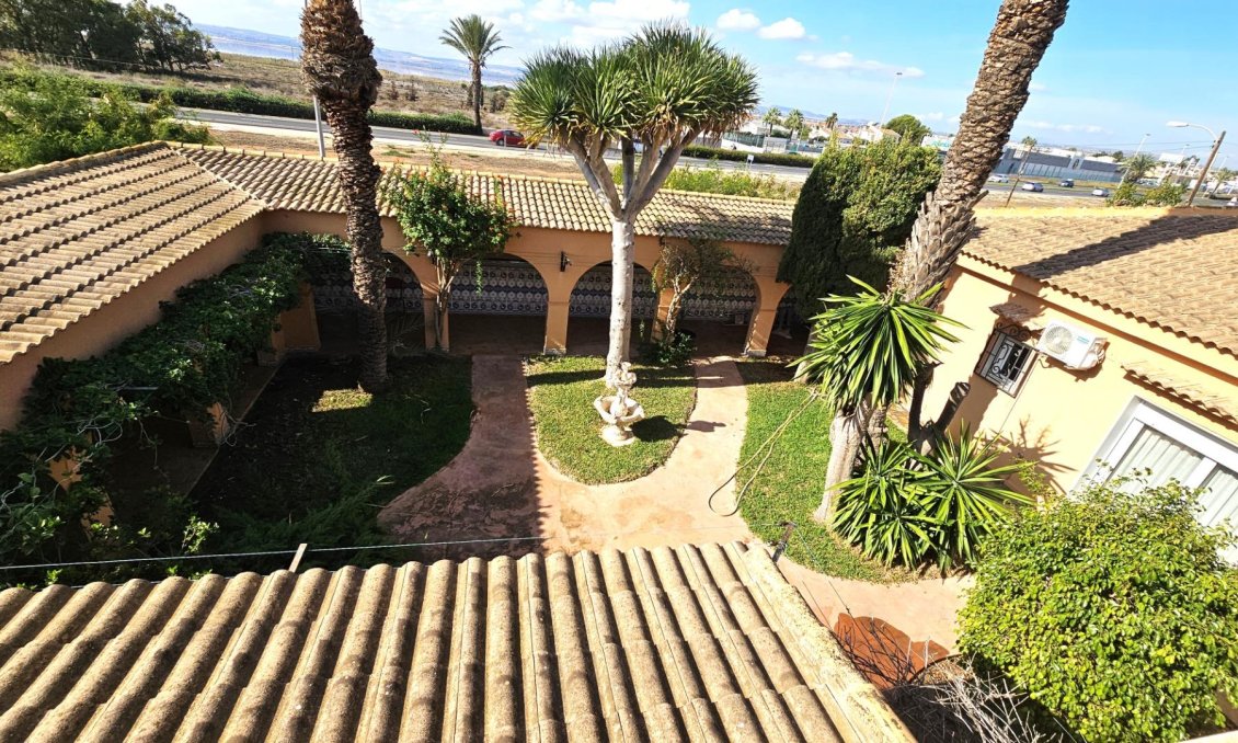 Segunda mano - Villa -
Torrevieja - San Luis