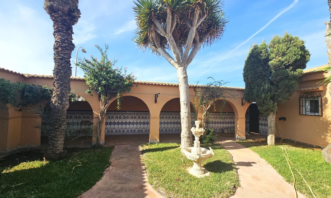 Segunda mano - Villa -
Torrevieja - San Luis