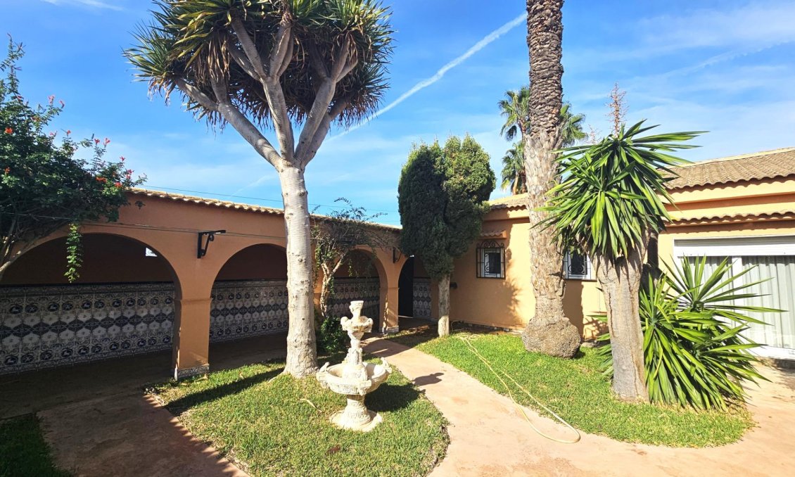 Segunda mano - Villa -
Torrevieja - San Luis