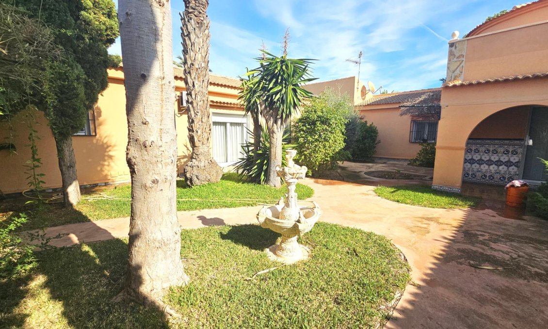 Segunda mano - Villa -
Torrevieja - San Luis