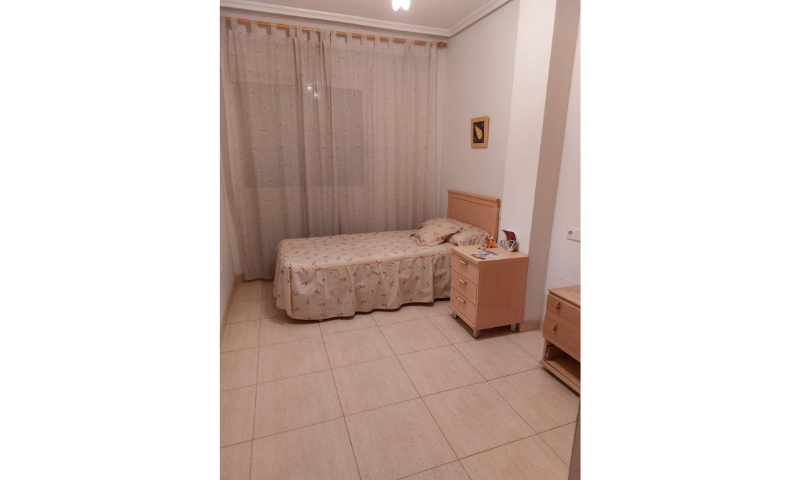 Segunda mano - Apartamento -
Orihuela - Zona Centro