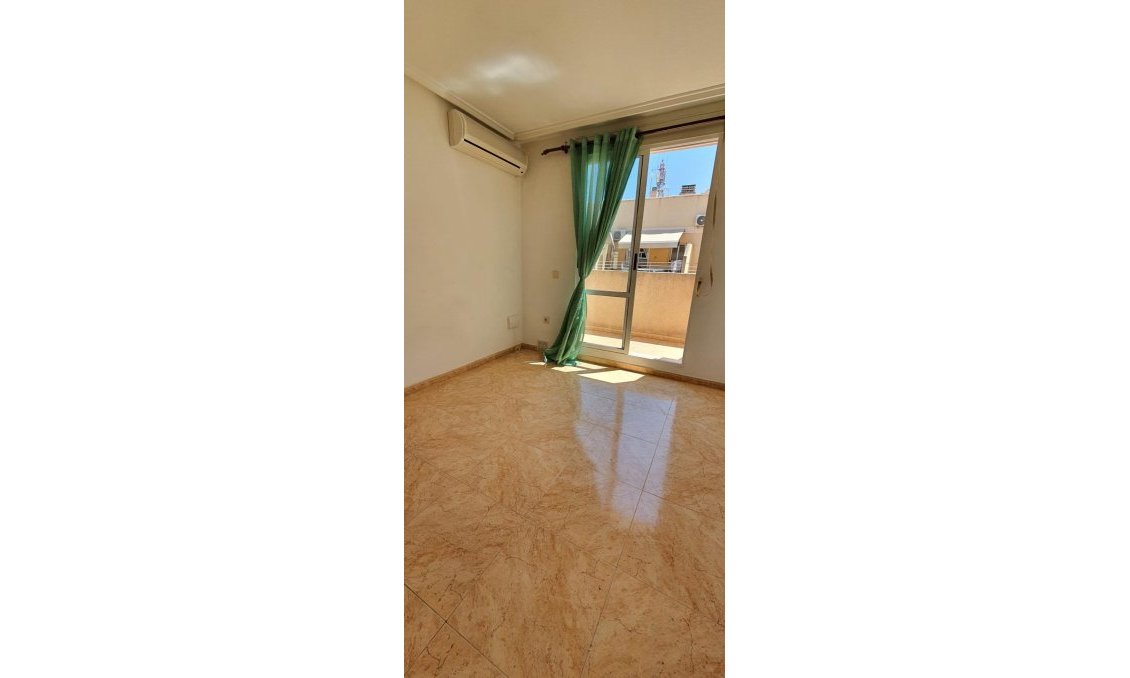Segunda mano - Ático -
Torrevieja - Centro