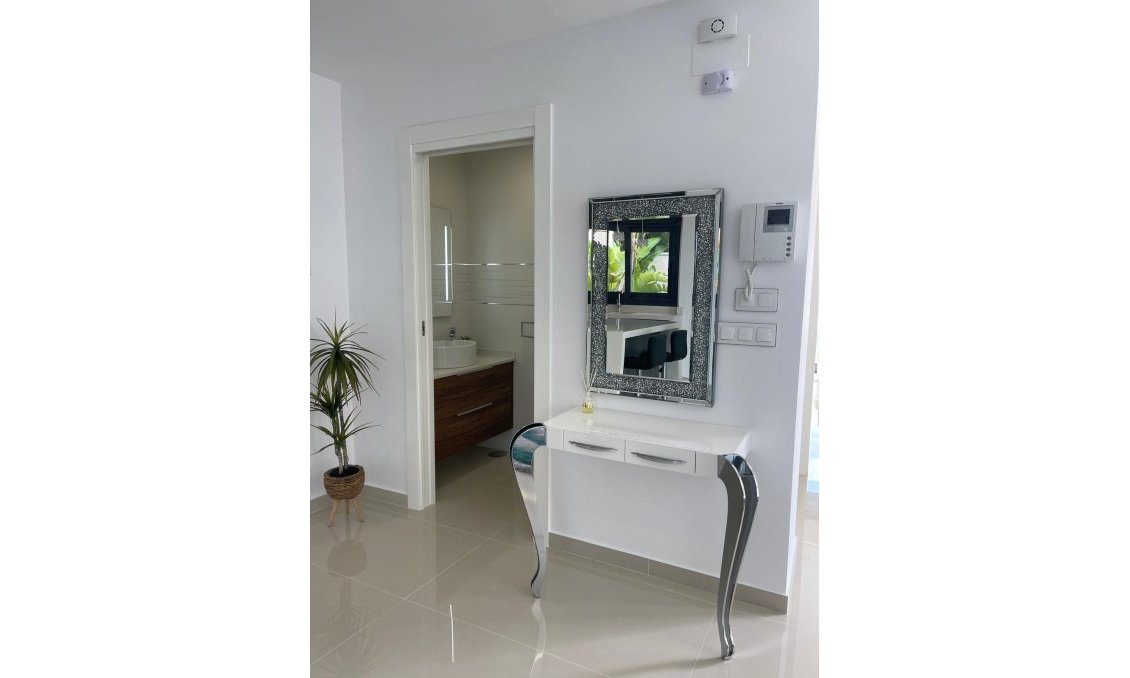 Resale - Villa -
San Miguel de Salinas - Altos De San Miguel