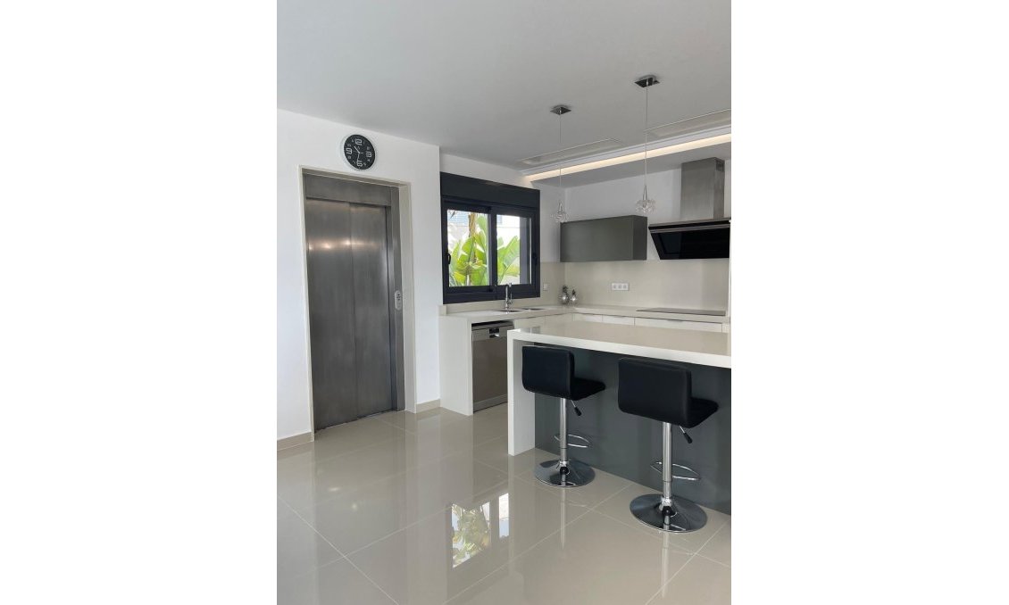 Resale - Villa -
San Miguel de Salinas - Altos De San Miguel