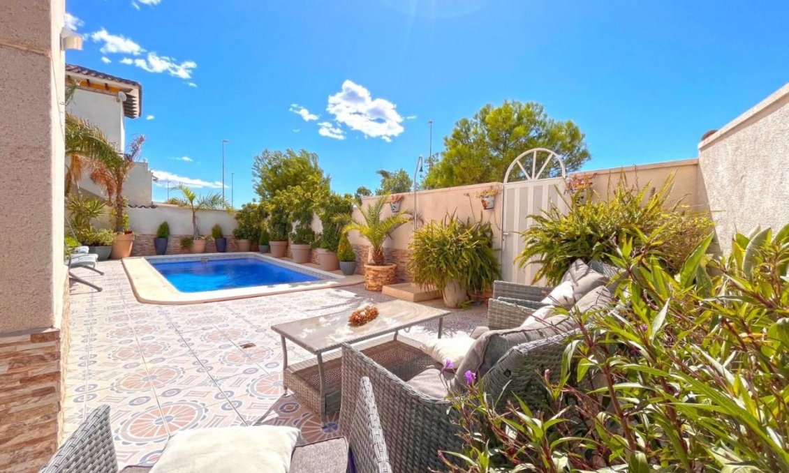 Segunda mano - Villa -
La Zenia - Costa Blanca