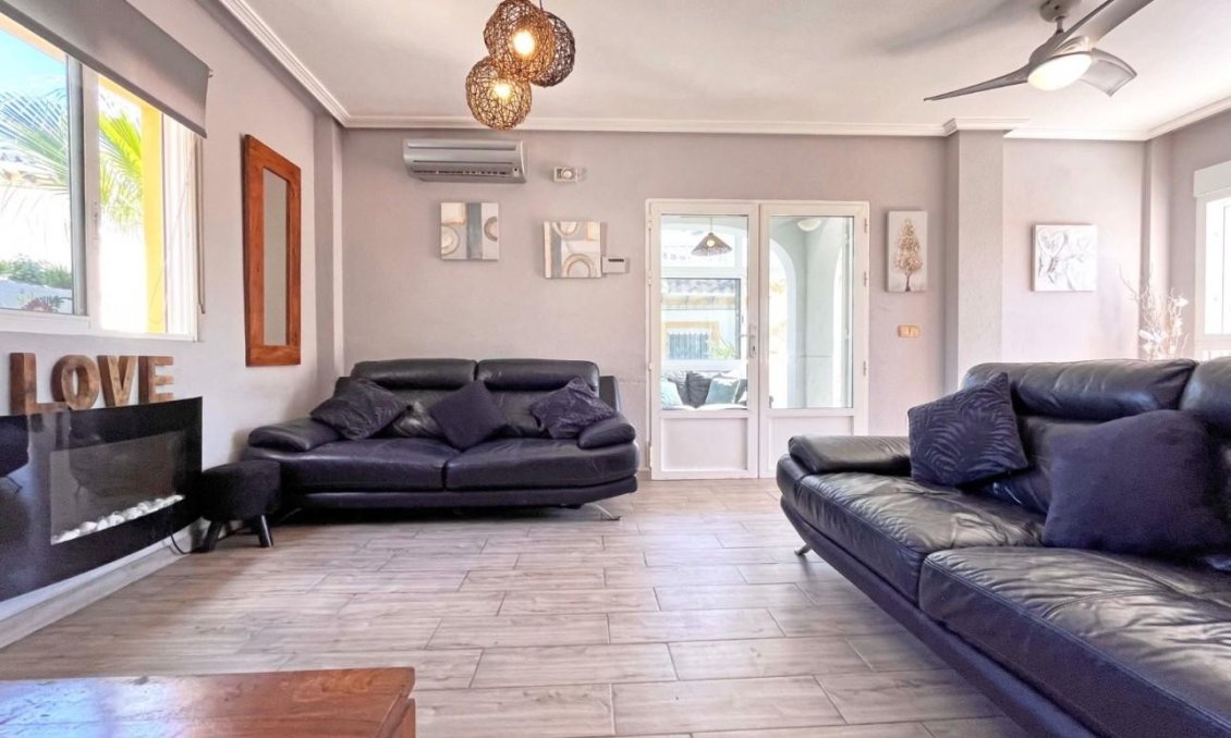 Segunda mano - Villa -
La Zenia - Costa Blanca