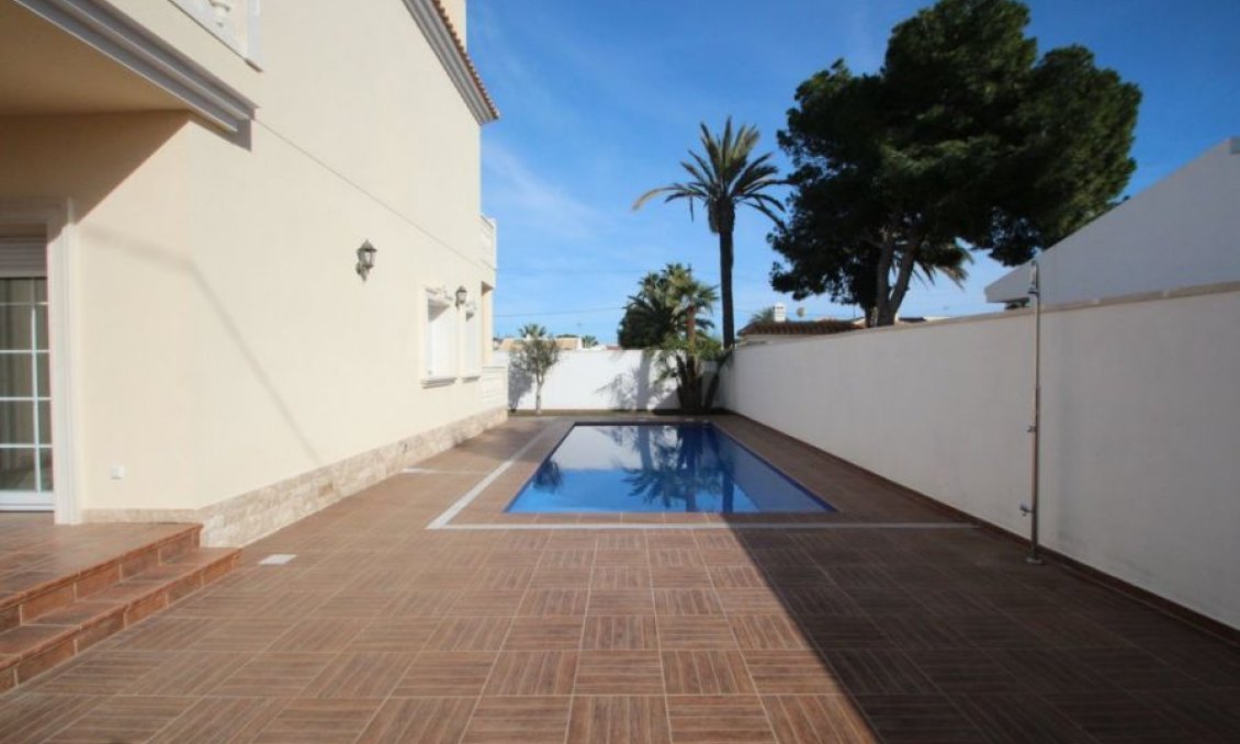 Revente - Villa -
Orihuela Costa - Costa Blanca