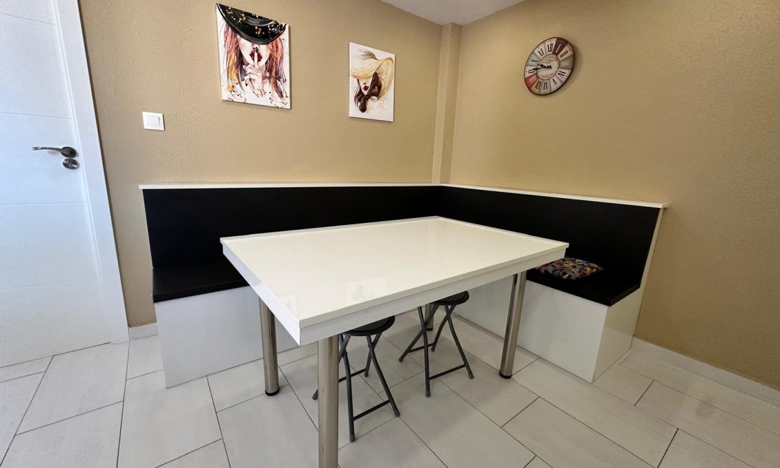 Segunda mano - Apartamento -
Torrevieja - Paseo Maritimo
