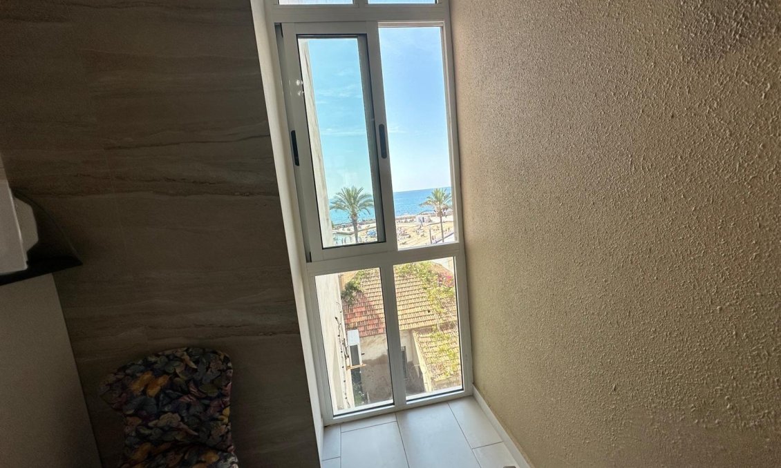Segunda mano - Apartamento -
Torrevieja - Paseo Maritimo