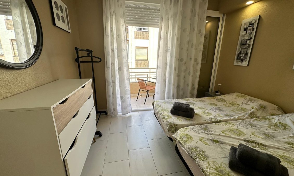 Segunda mano - Apartamento -
Torrevieja - Paseo Maritimo