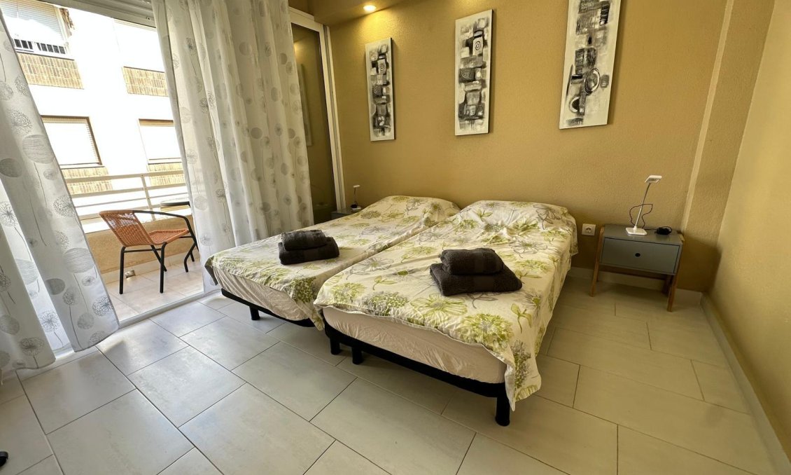 Segunda mano - Apartamento -
Torrevieja - Paseo Maritimo