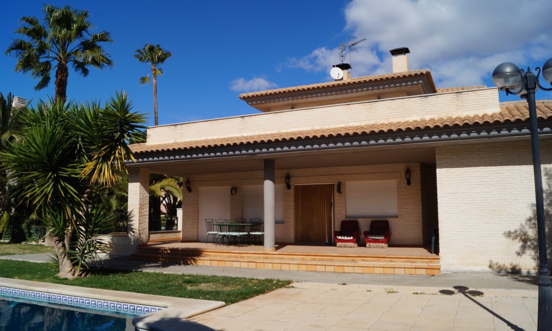 Segunda mano - Villa -
Elda - Inland
