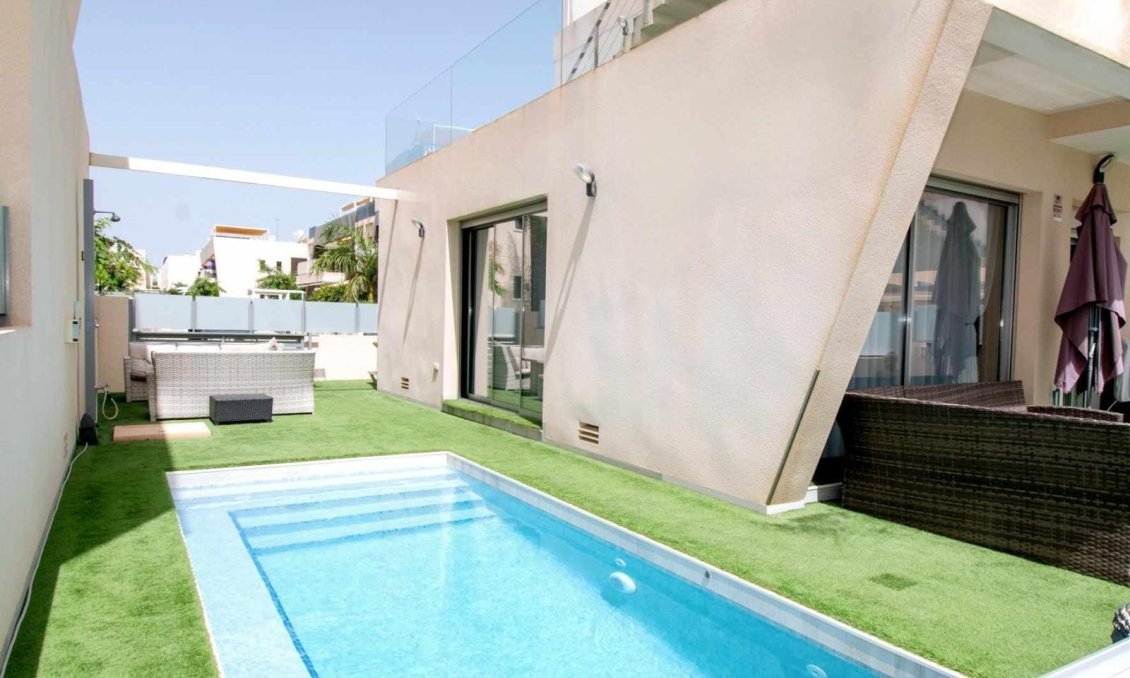 Wiederverkauf - Villa -
Mil Palmeras - Costa Blanca