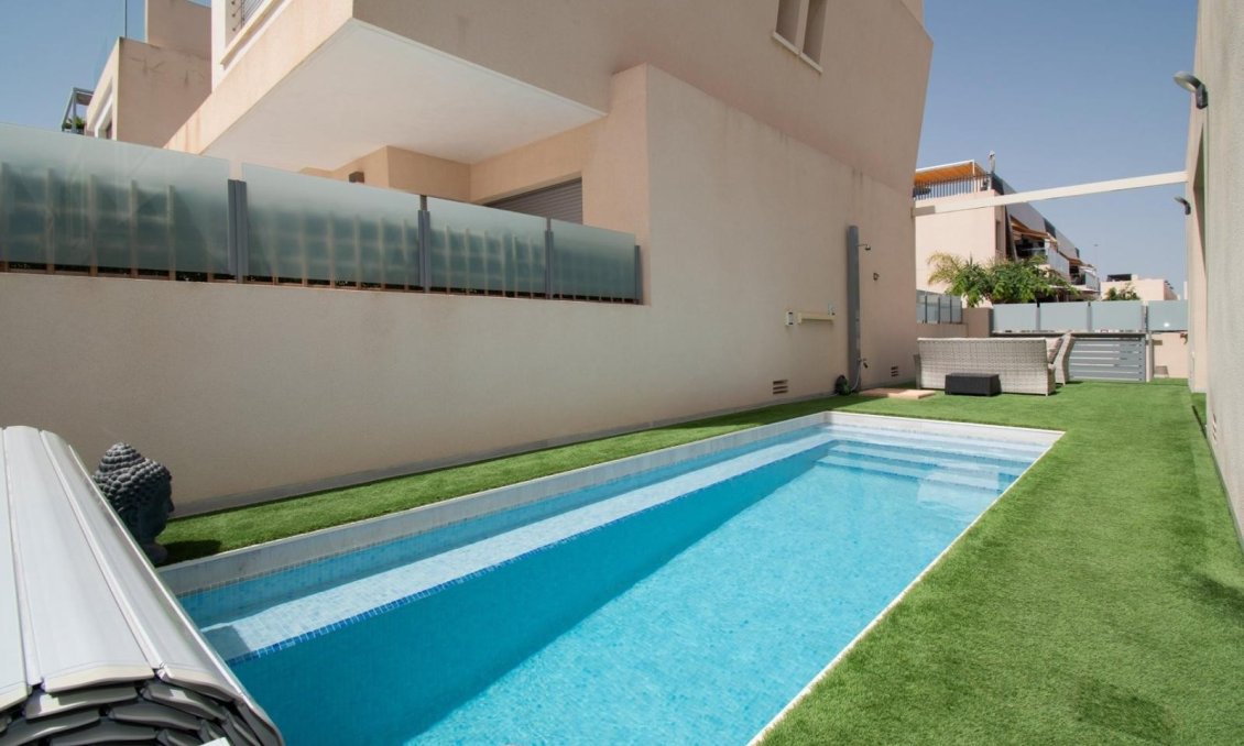 Wiederverkauf - Villa -
Mil Palmeras - Costa Blanca