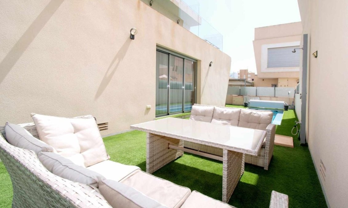 Wiederverkauf - Villa -
Mil Palmeras - Costa Blanca