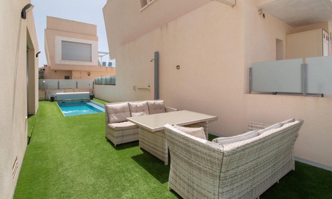 Wiederverkauf - Villa -
Mil Palmeras - Costa Blanca
