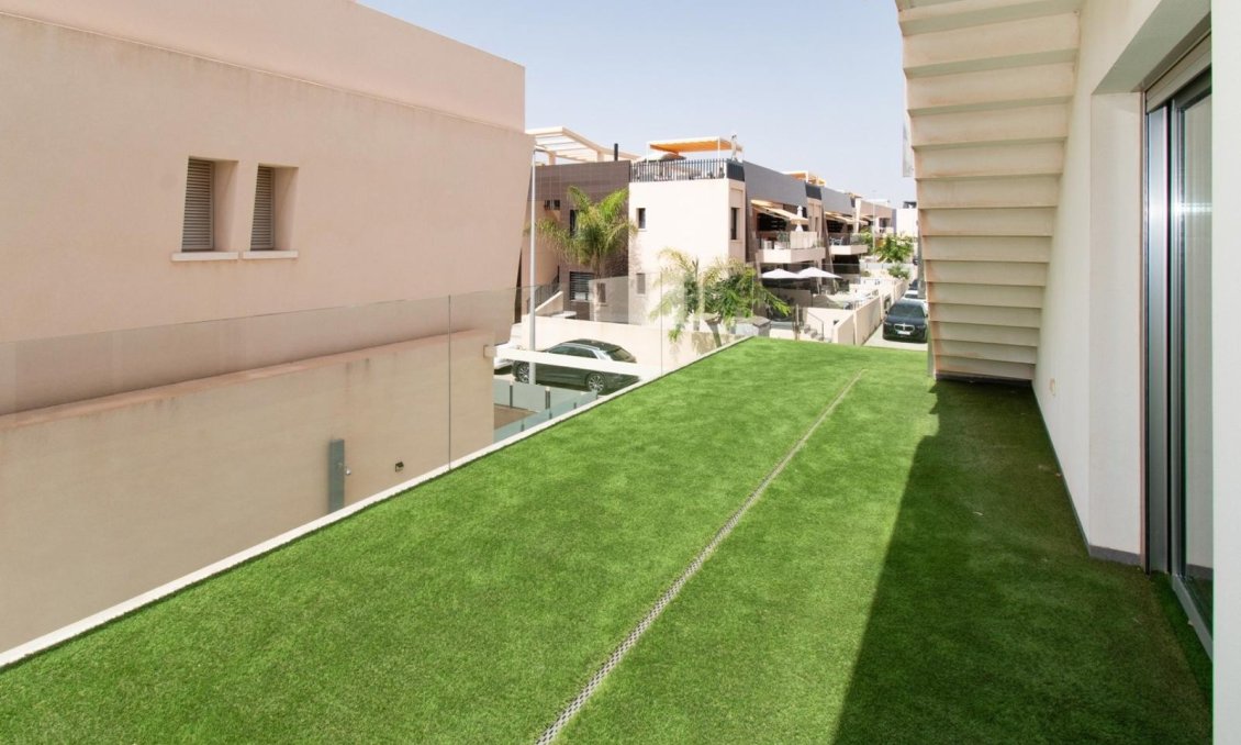 Wiederverkauf - Villa -
Mil Palmeras - Costa Blanca