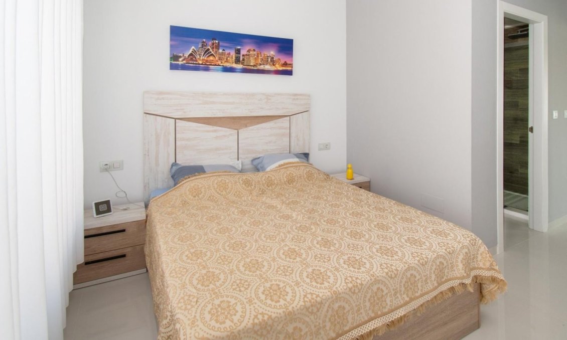 Wiederverkauf - Villa -
Mil Palmeras - Costa Blanca