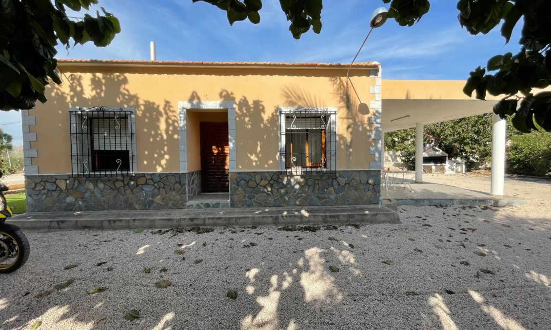 Segunda mano - Villa -
Redován - Inland