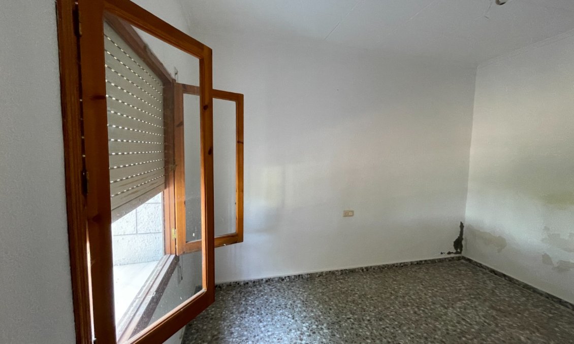Segunda mano - Villa -
Redován - Inland