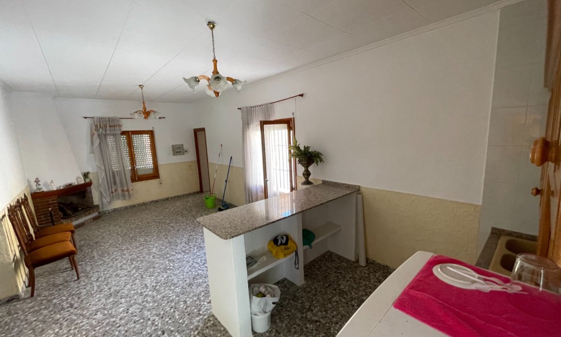 Segunda mano - Villa -
Redován - Inland