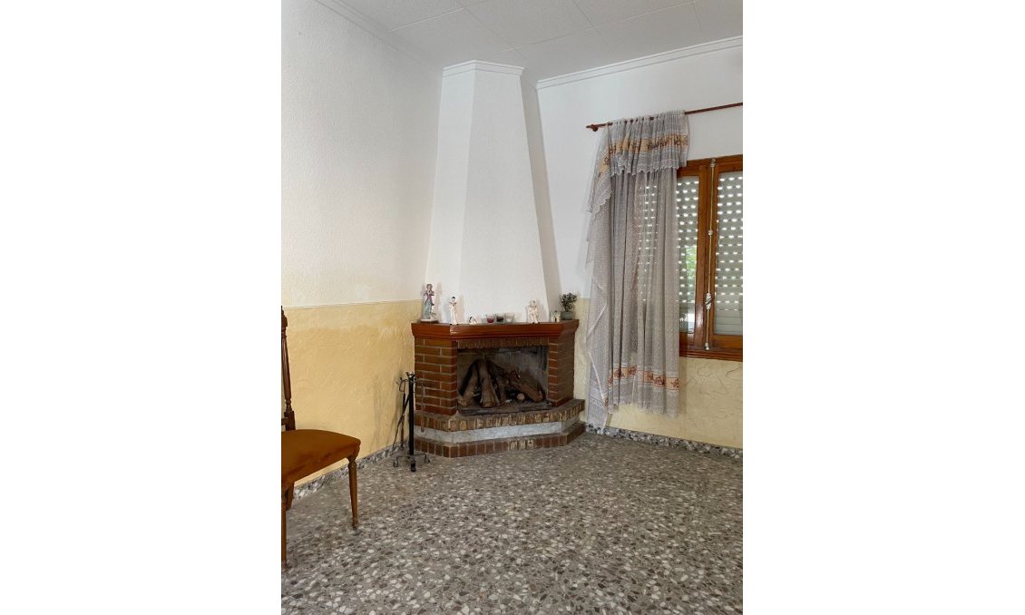 Segunda mano - Villa -
Redován - Inland