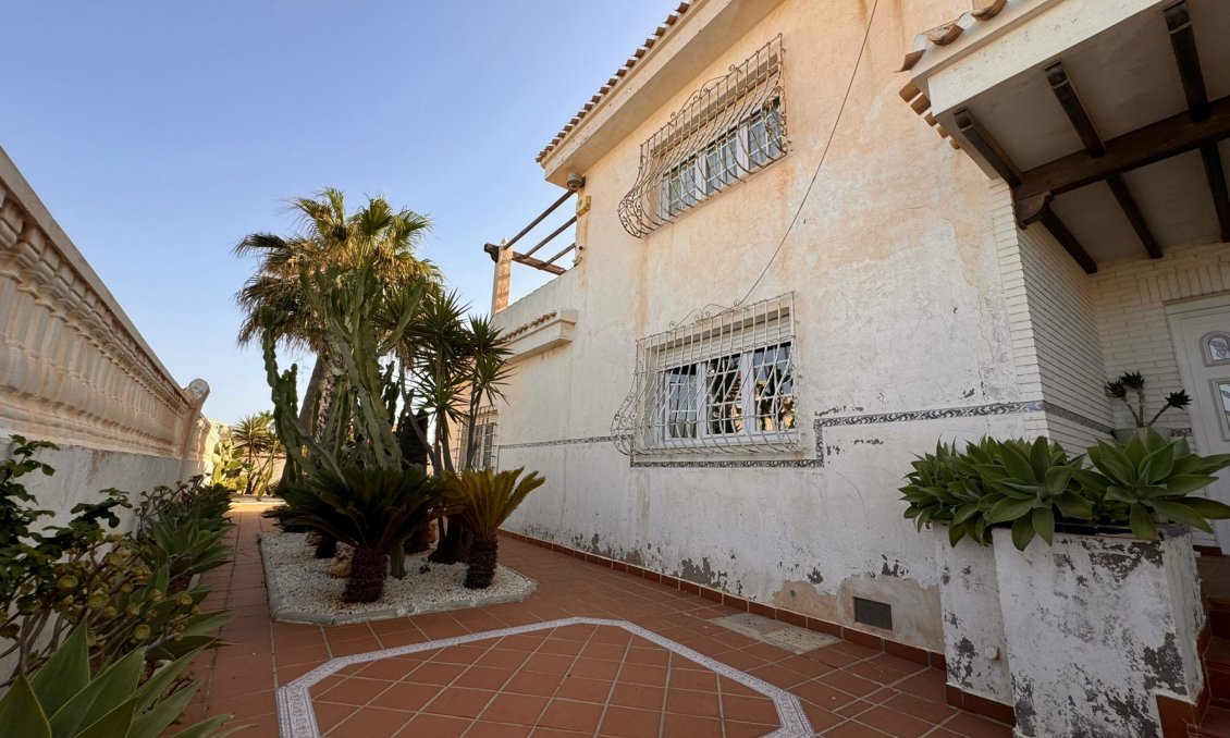 Resale - Villa -
La Manga del Mar Menor - Costa Calida