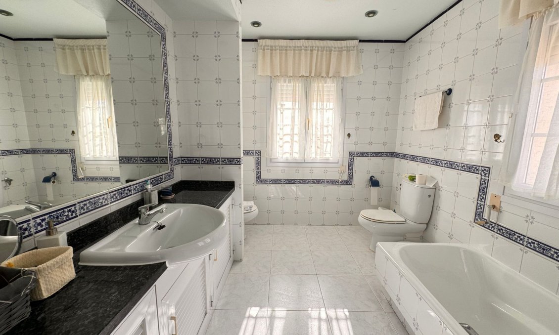 Resale - Villa -
La Manga del Mar Menor - Costa Calida