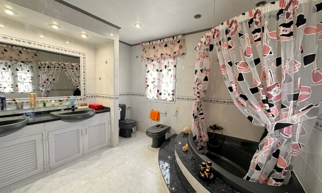 Resale - Villa -
La Manga del Mar Menor - Costa Calida